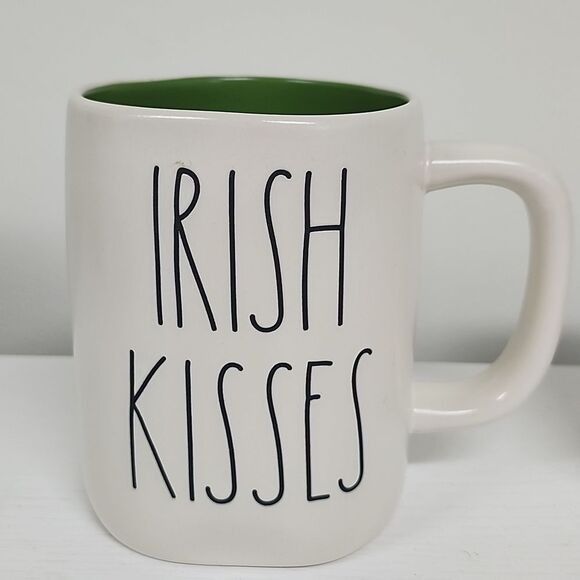 Rae Dunn St Patricks Day IRISH KISSES Mug - New - Picture 1 of 4